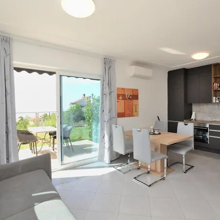 Apartment New With Terrace And Sea View 1 *